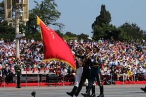 AYX SPORTS-职业联赛推出球迷创作计划鼓励原创表达参与，球迷标语