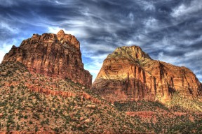 爱游戏中国官方登录入口网站-亚冠联赛中国足球逆袭 球员拼搏精神被赞扬，中国足球亚冠征战史