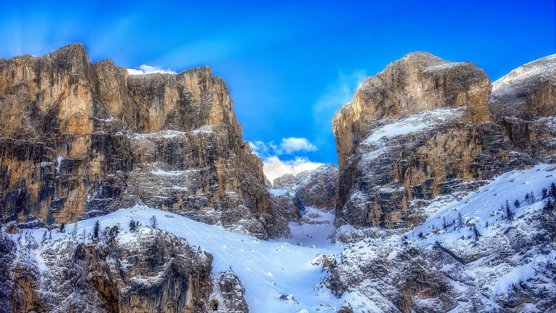 都灵加强边路防守成功锁死传中路线,都灵门将