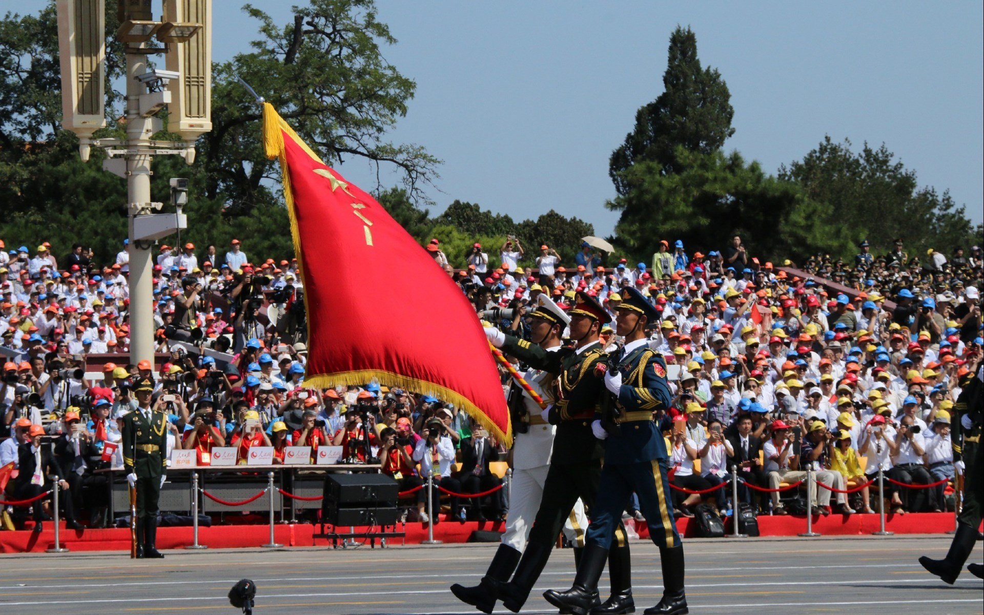 职业联赛推出球迷创作计划鼓励原创表达参与,球迷标语