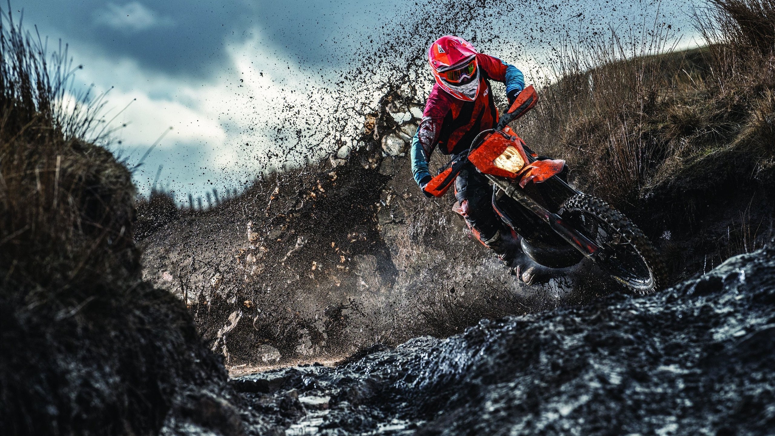 世界消防员搏击赛 高层负重登楼+搬运伤员 项目致敬“逆行者”